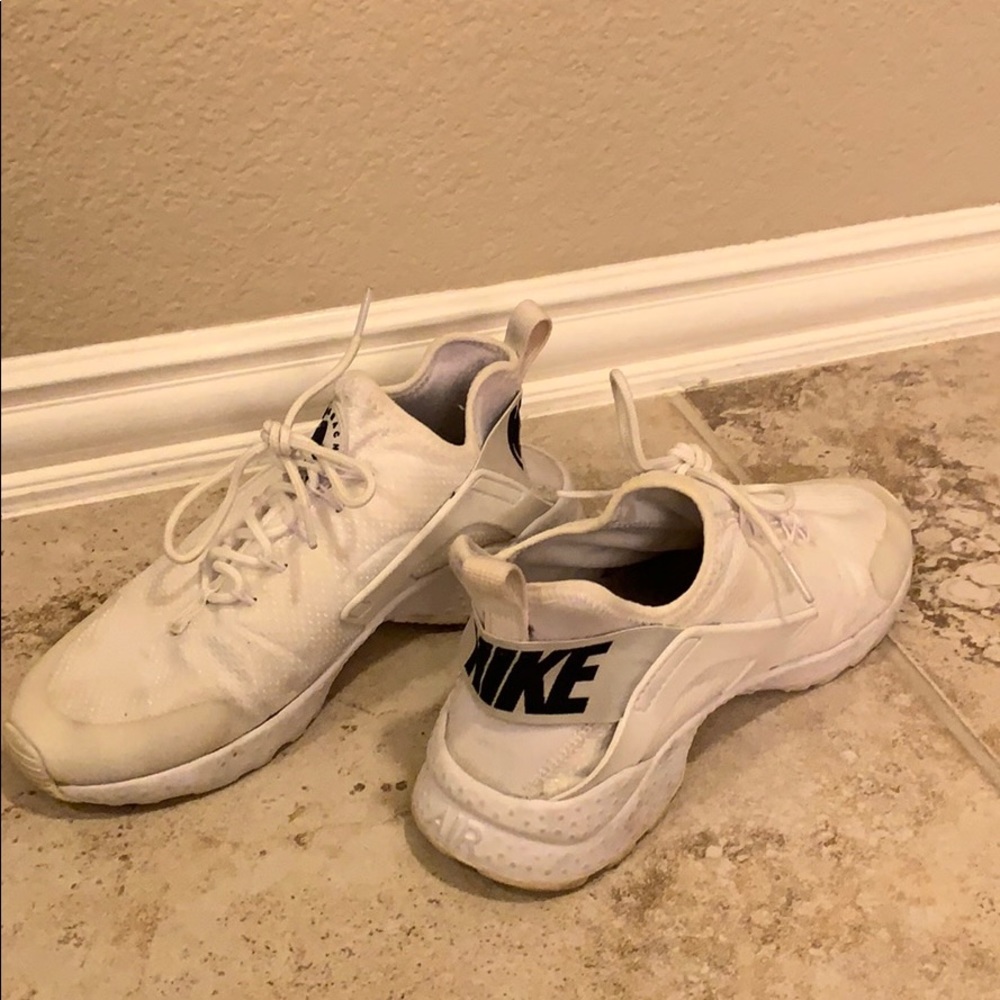 Nike Huaraches Shoes! White! Size 8!